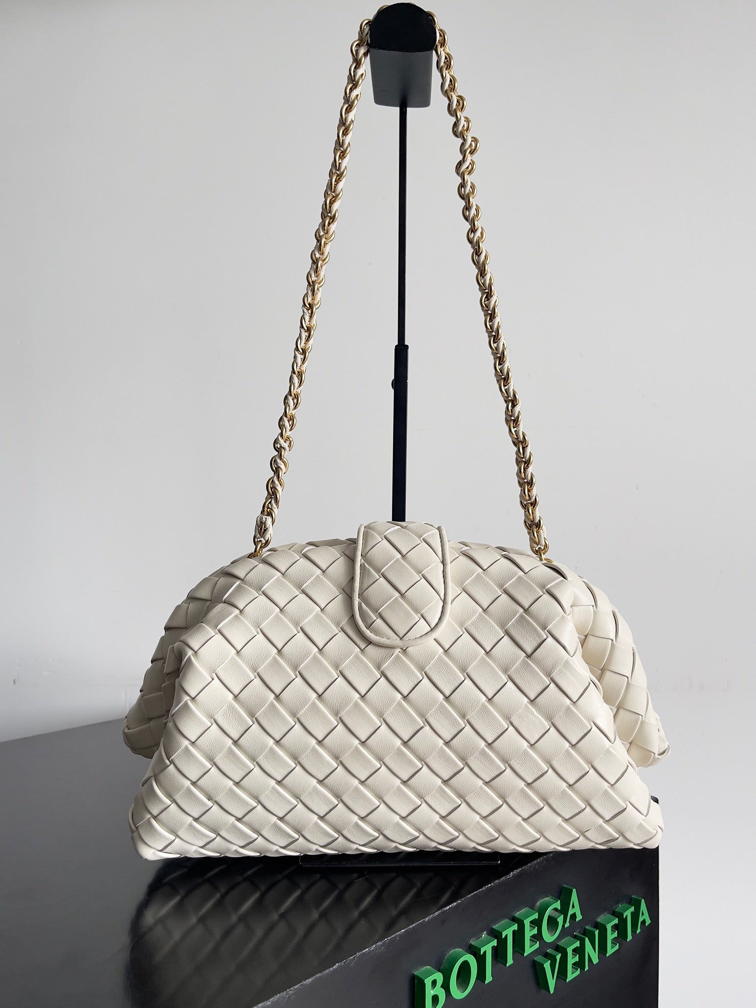 Bottega Veneta Chain Pouch - Cream