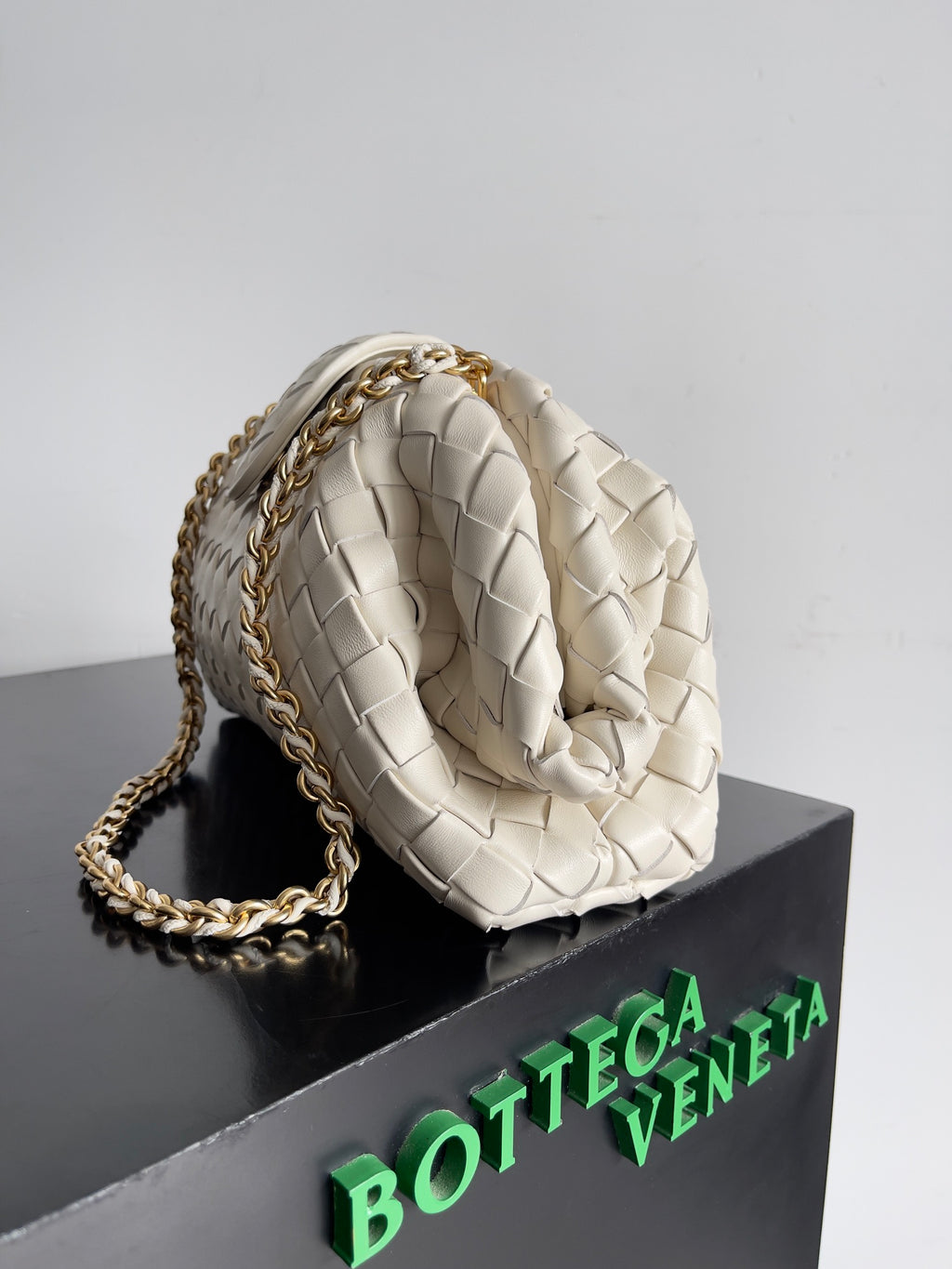 Bottega Veneta Chain Pouch - Cream