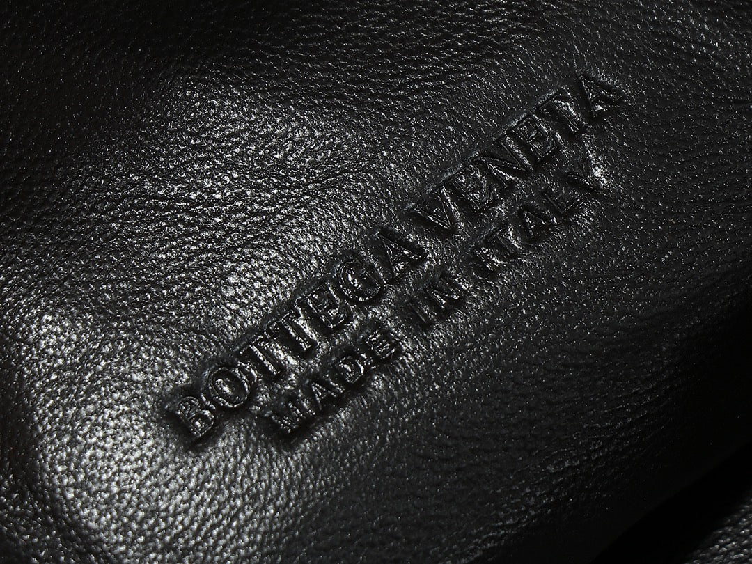 Bottega Veneta Jodie Hobo Bag - Black