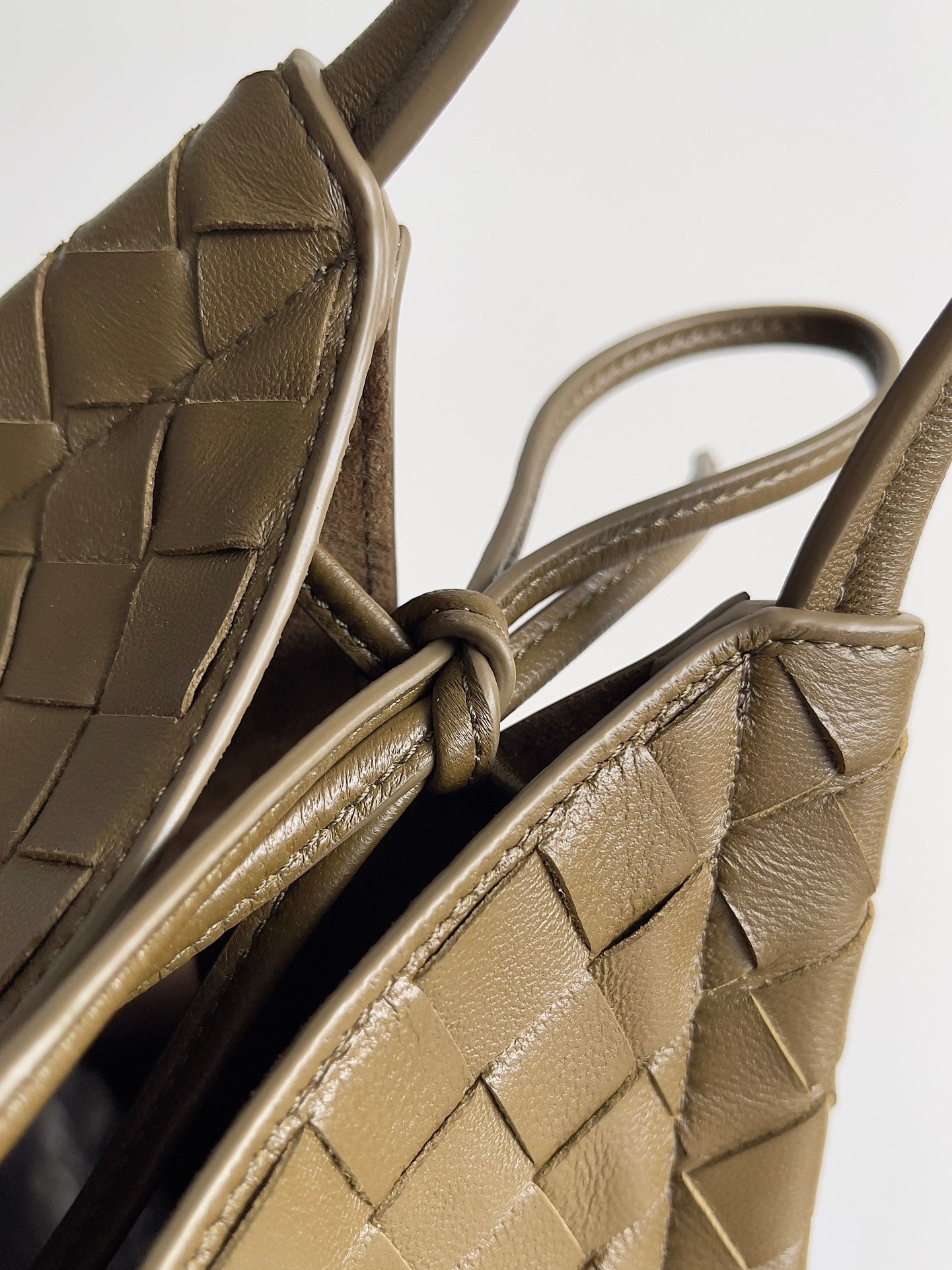 Bottega Veneta Intrecciato Bucket Bag - Olive Green