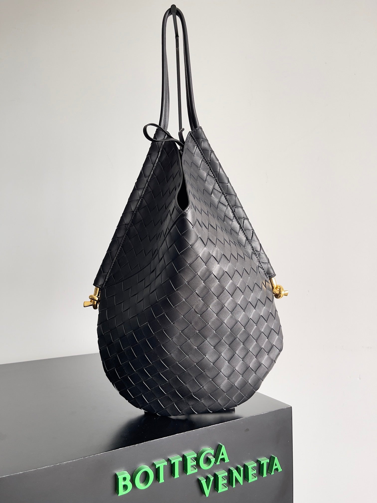Bottega Veneta Intrecciato Bucket Bag - Black