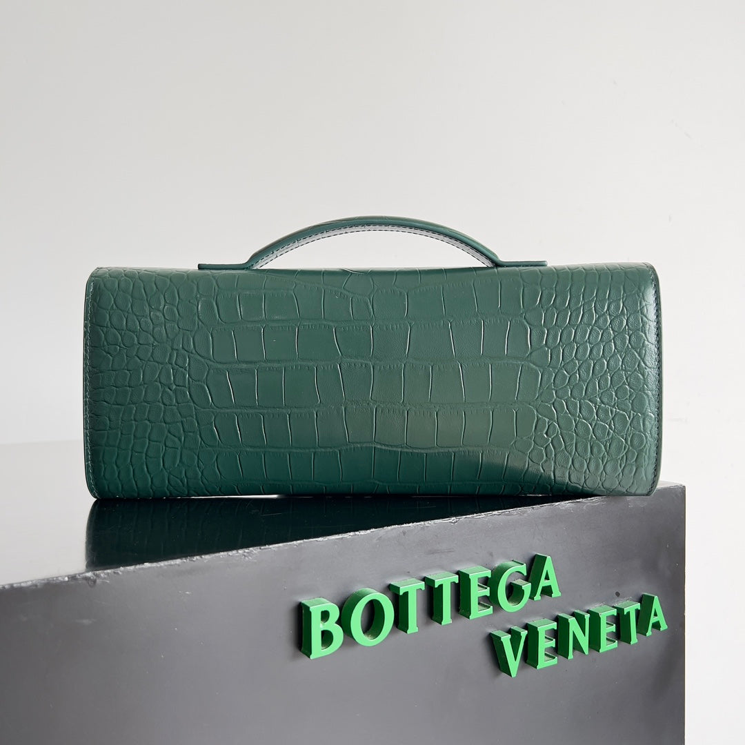 Bottega Veneta Knot Clutch - Forest Green Croc-Embossed