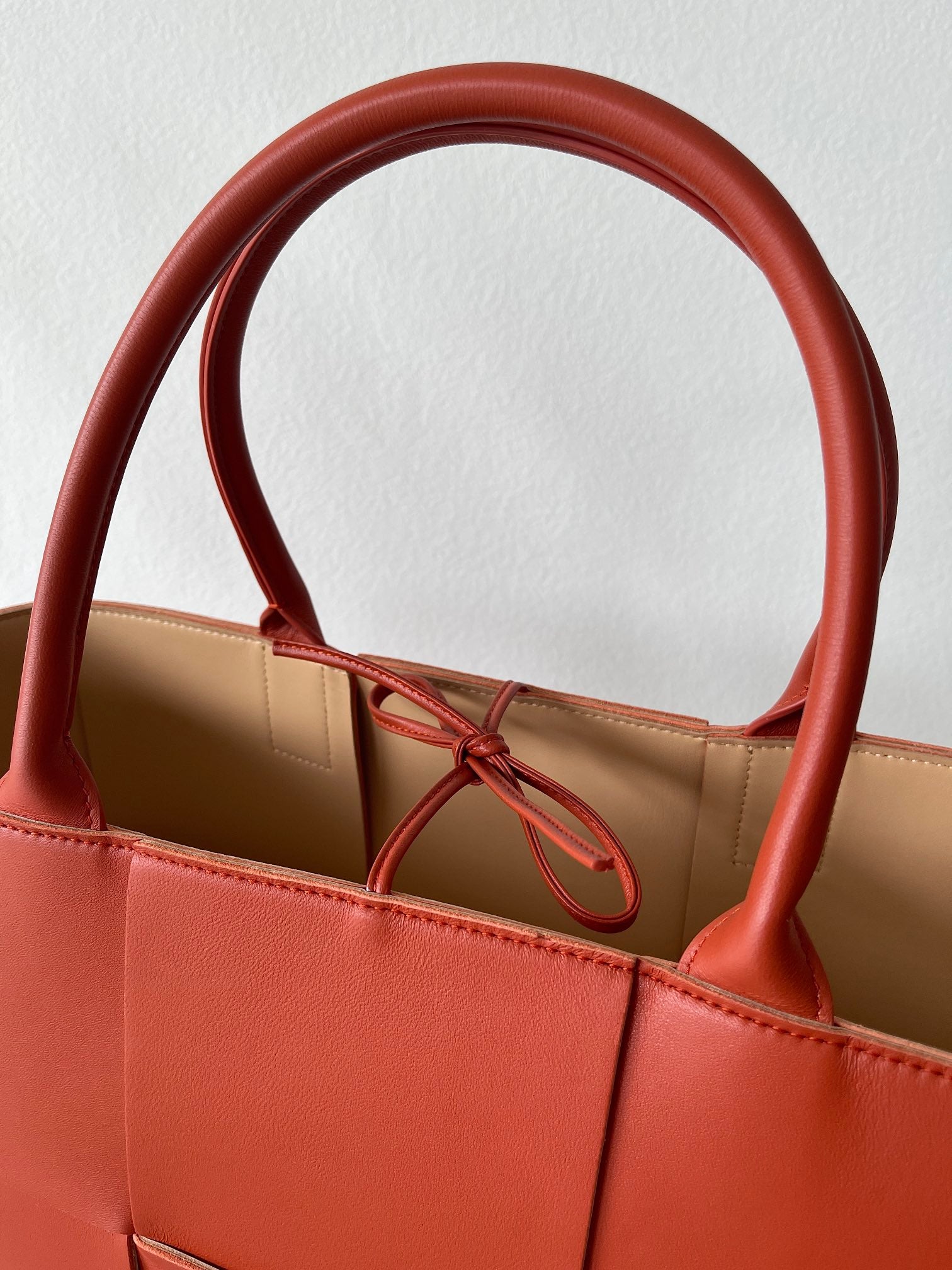 Bottega Veneta Arco Tote Bag - Coral