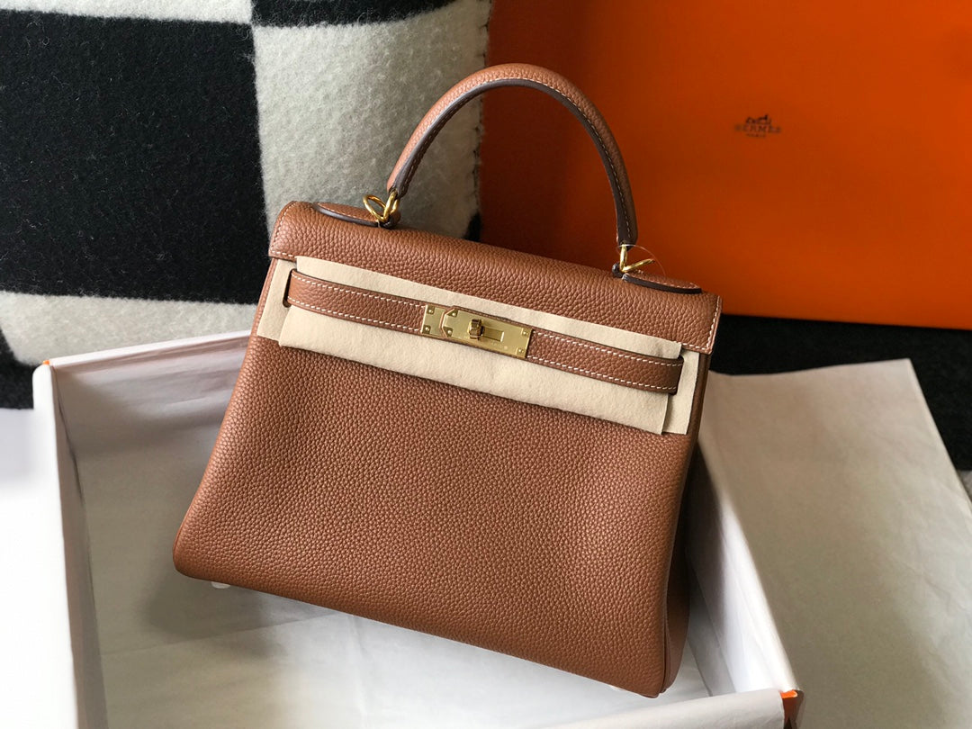 Hermès Gold Kelly 25 Togo Leather Gold Hardware