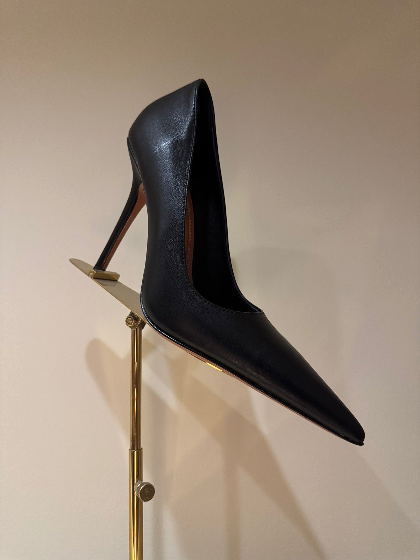 Classic Black Leather Pointed Toe Pumps